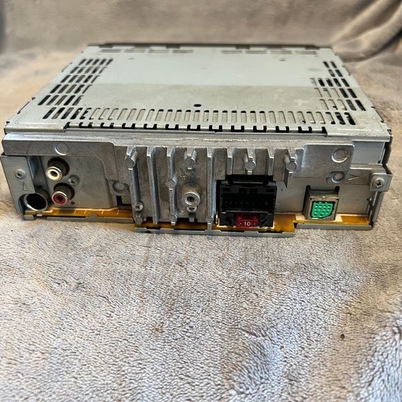 Pioneer DEH-2100IB Car Stereo CD/WMA/MP3/AM/FM Radio With Detachable Faceplate - Picture 4 of 6